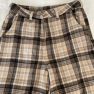 Plaid wide leg bottoms. Wool material